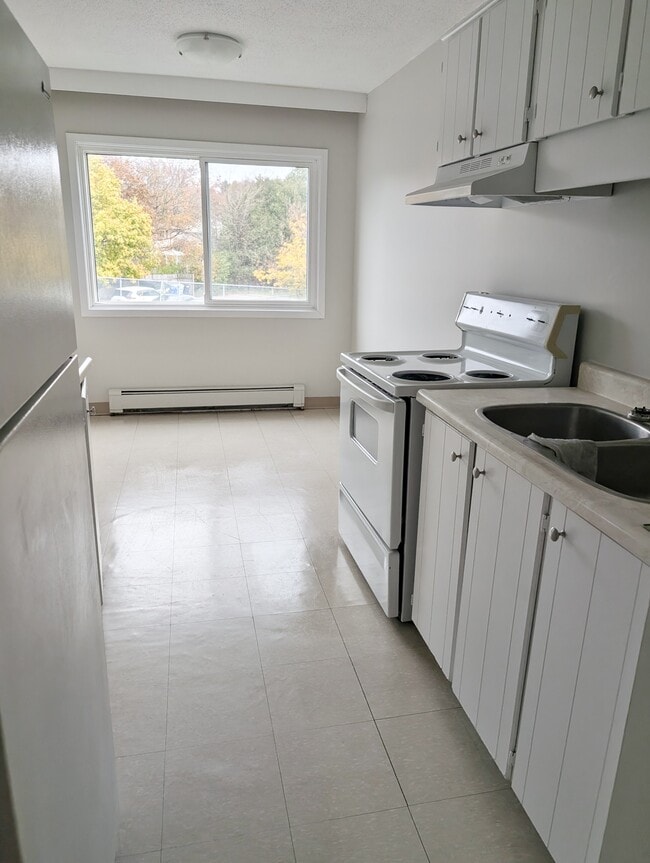 Building Photo - 84 Country Hill Dr