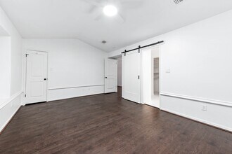 Building Photo - 727 Bunker Hill Rd