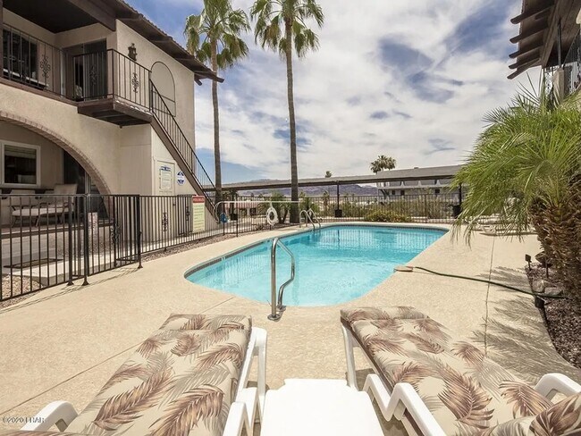 Foto del edificio - PENDING Unfurnished longterm Condo- Ground...