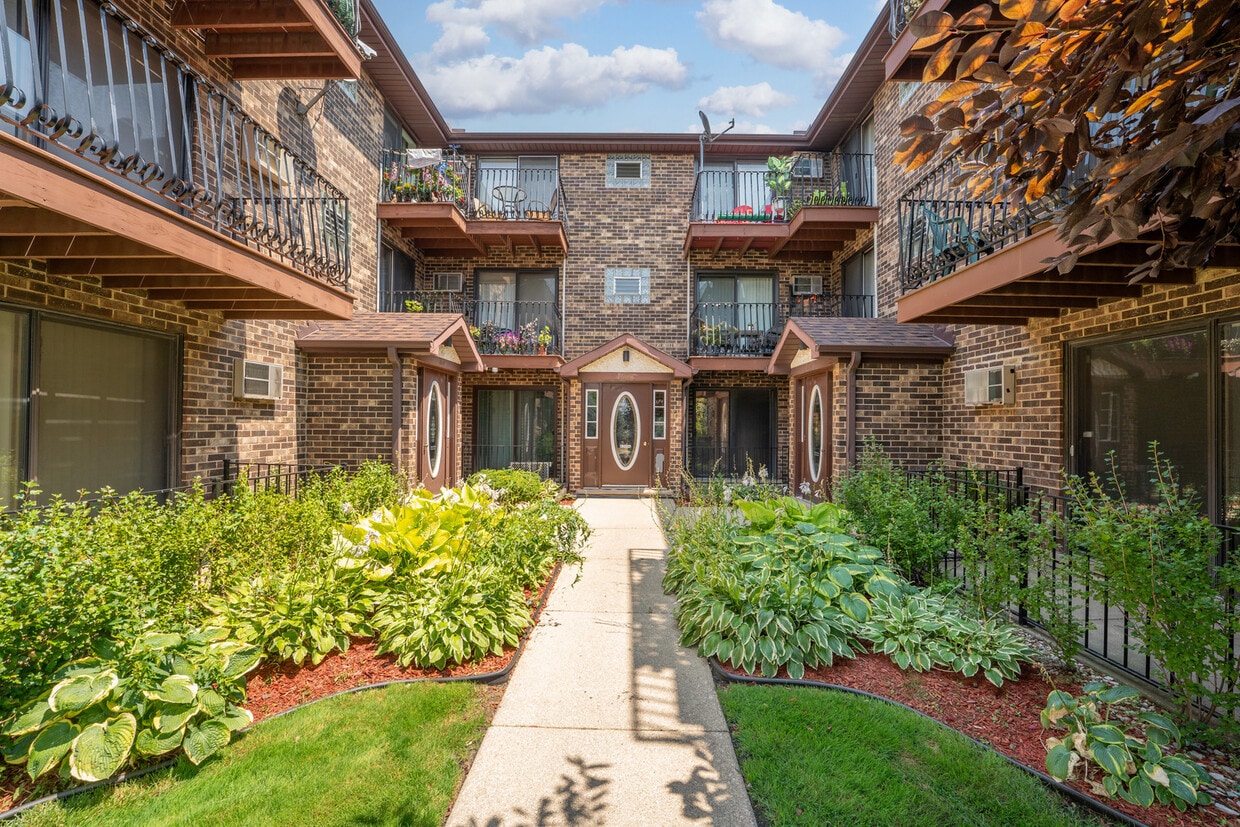 Foto principal - 3605 N Narragansett Ave