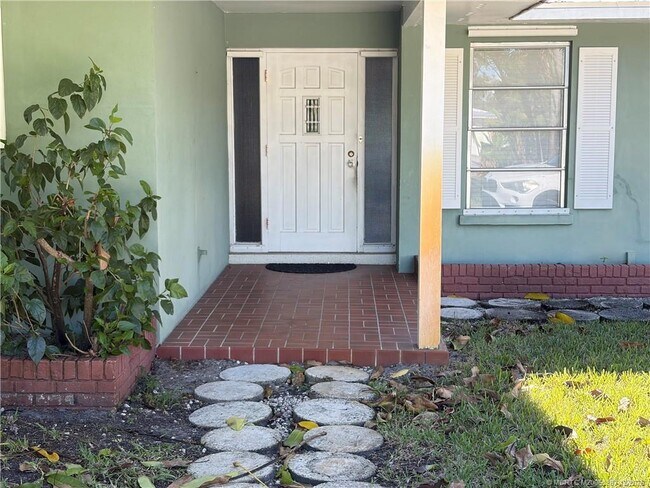 Building Photo - 1346 NW Pine Ridge Trail