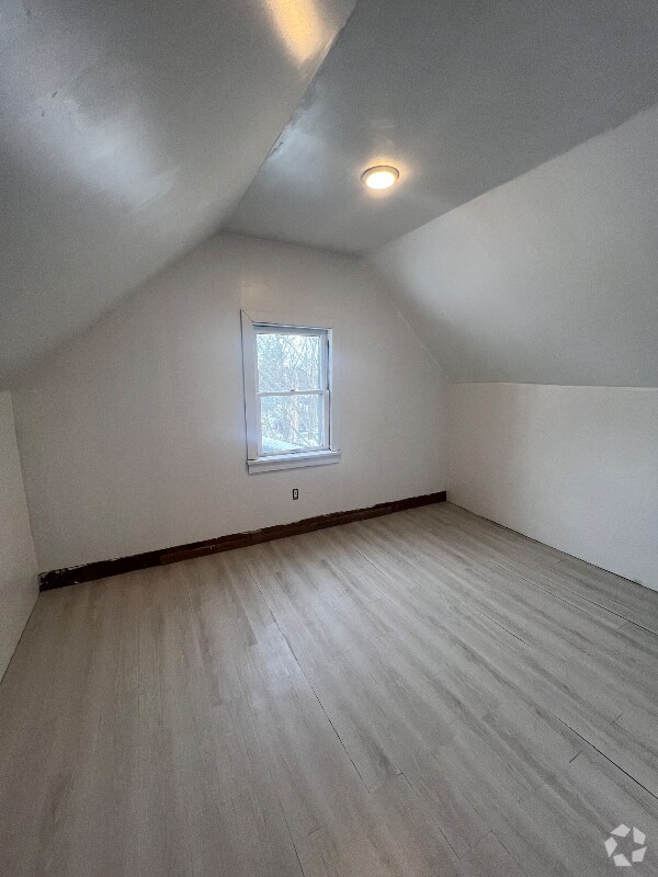 Building Photo - 12209 Corlett Ave