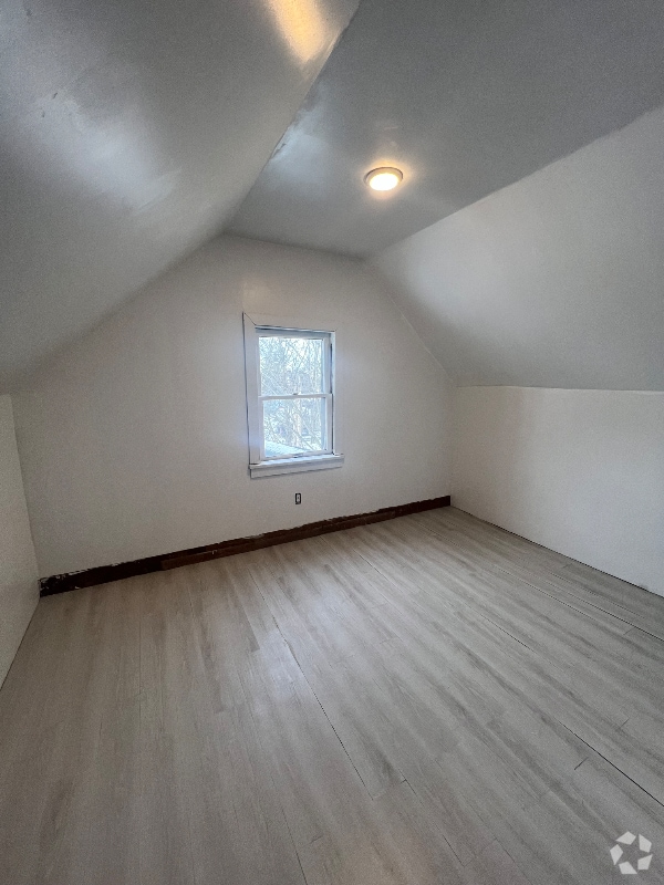 Building Photo - 12209 Corlett Ave