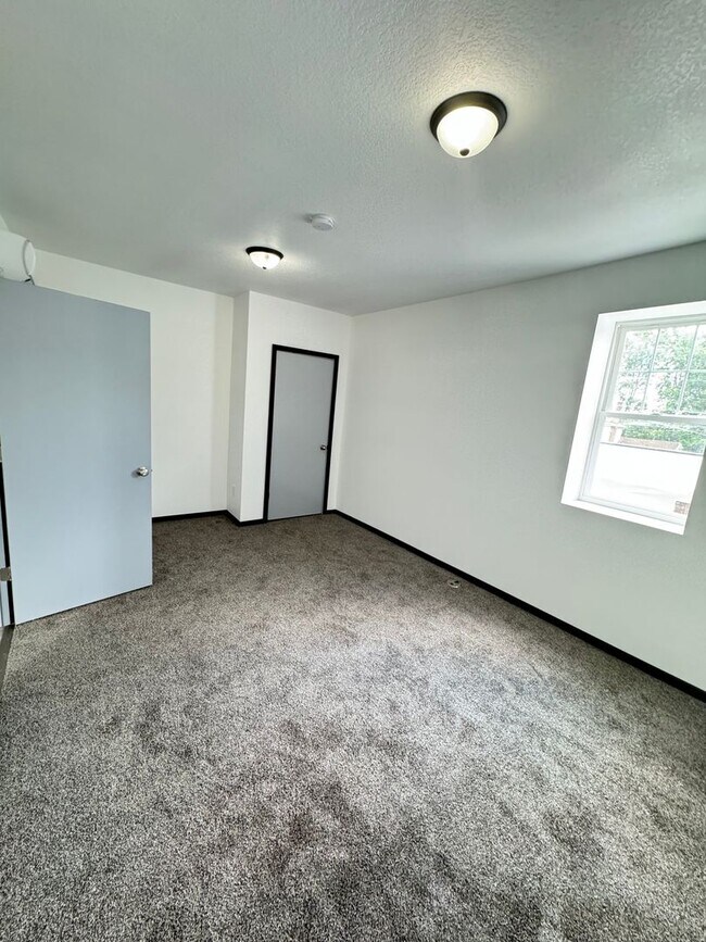 Foto del edificio - 1 Bed, 1 Bath Apartment in Millersburg IN