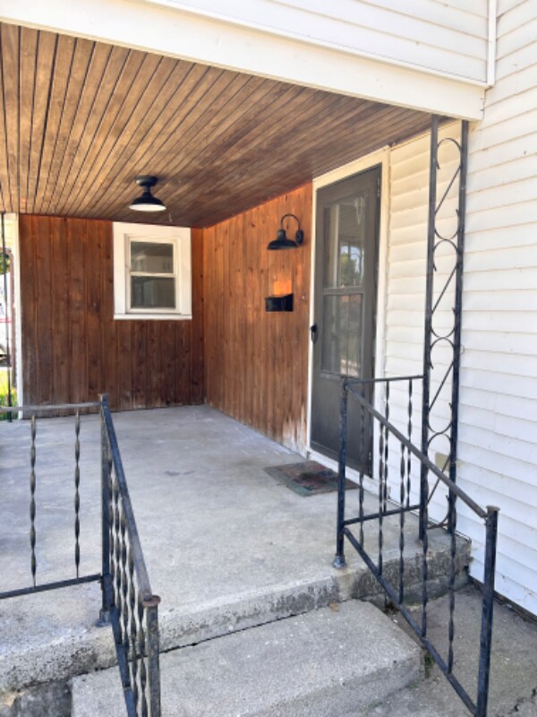 Building Photo - 115 3rd St