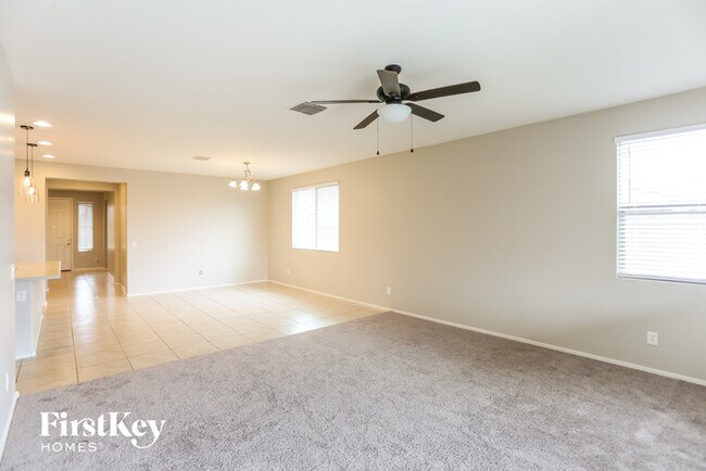 Foto del edificio - 4116 S 185th Ln