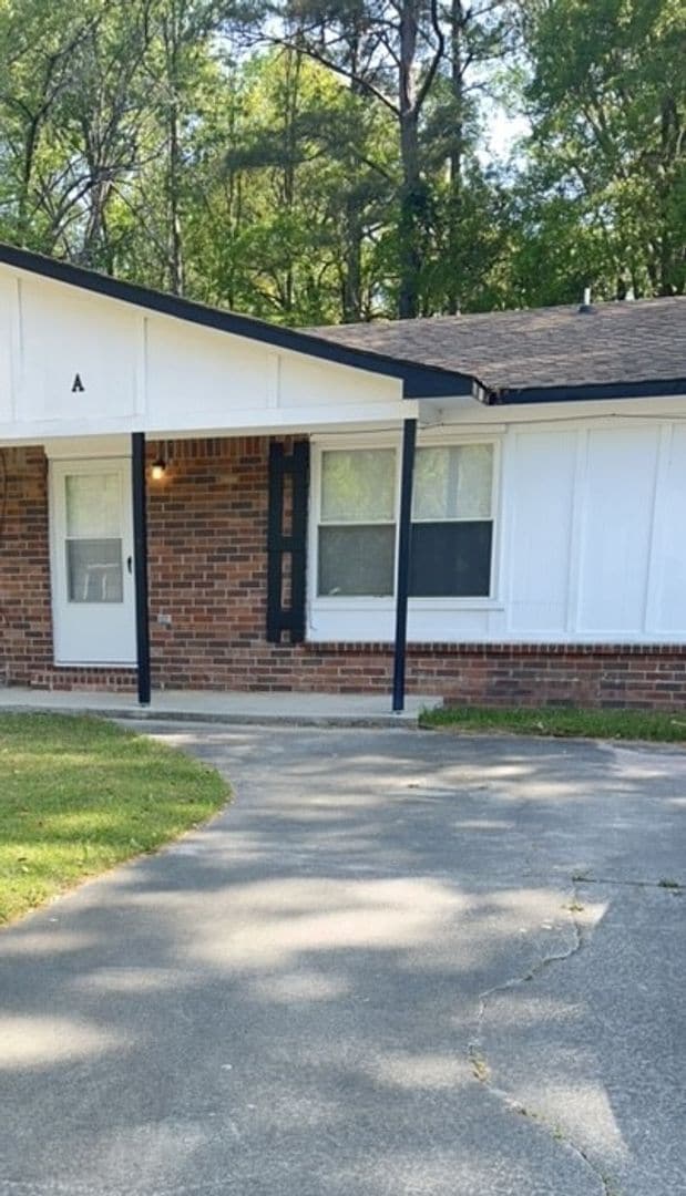 Building Photo - 807 Sandpiper Dr