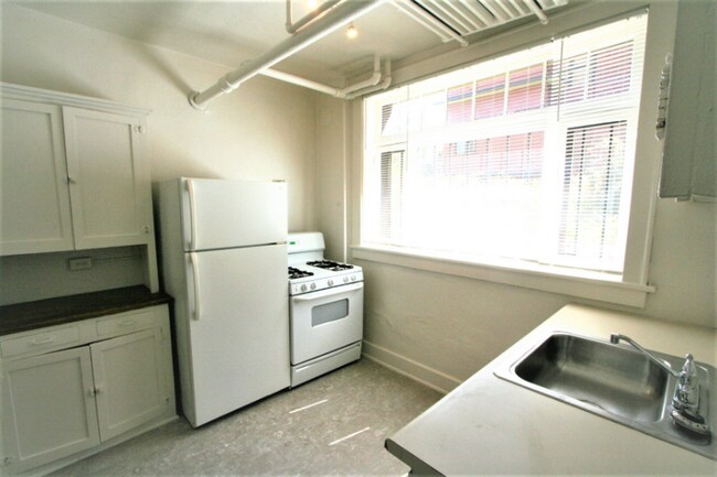 Building Photo - 1125 N Marion St
