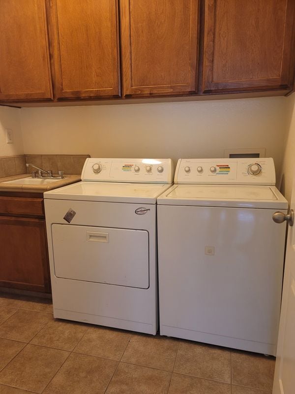 Building Photo - 543 Powers Ave