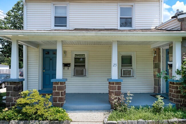 Building Photo - 25 Greenview Ave