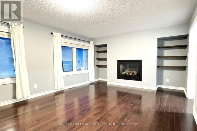 Building Photo - 422 Coldwater Cres