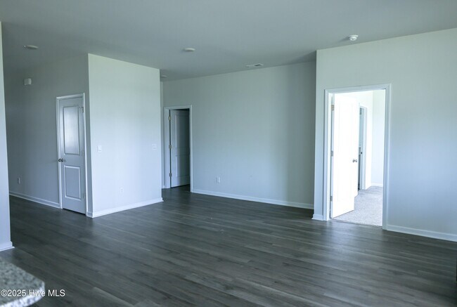 Foto del edificio - 2529 Down Strm Ln