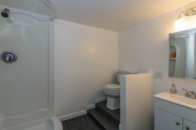 Studio Bath - 506-508 Hillcrest Dr