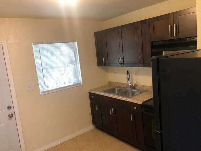 Foto del edificio - 708 N 14th St