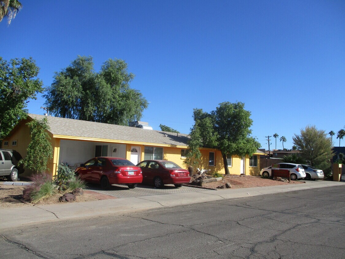 Front view - 36 E El Parque Dr