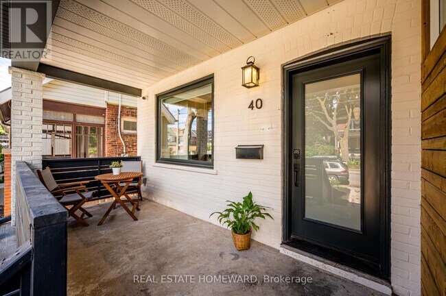 Photo du bâtiment - 40 Dewhurst Blvd