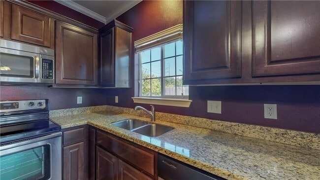 Building Photo - 2487 Horse Shoe Dr