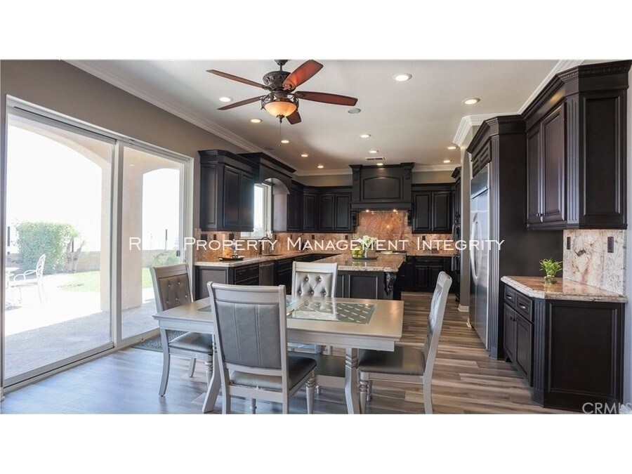 Building Photo - Stunning Executive Lake Hills Reserve Hills