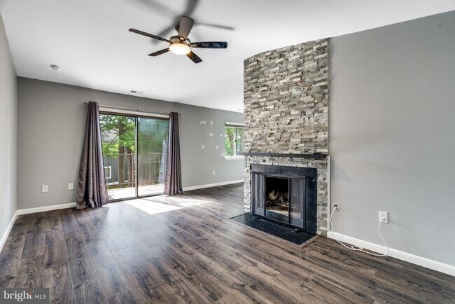 Building Photo - 102B Kelly Cove