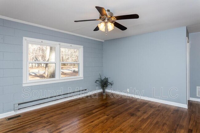 Foto del edificio - 719 Woodland Rd