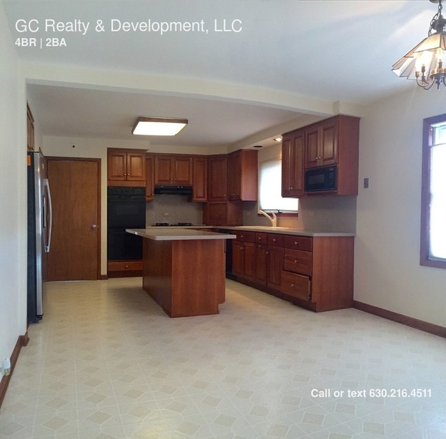 Building Photo - 4445 N Osage Ave