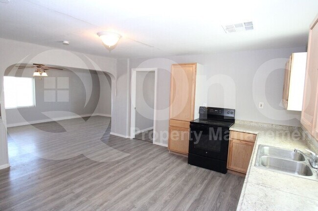 Foto del edificio - 515 W 13th St