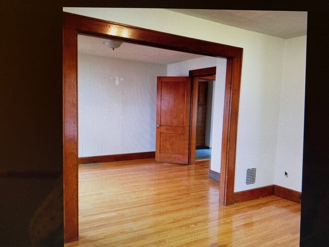 Building Photo - 5 Gardners Ln