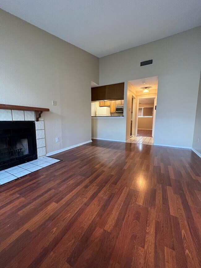 Foto del edificio - Croix 325 -  2 Bed 1 bath - $1450