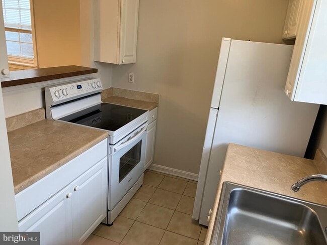 Building Photo - 9907 Hagel Cir