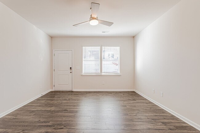 Building Photo - Price Improvement! Beautiful Townhome in G...