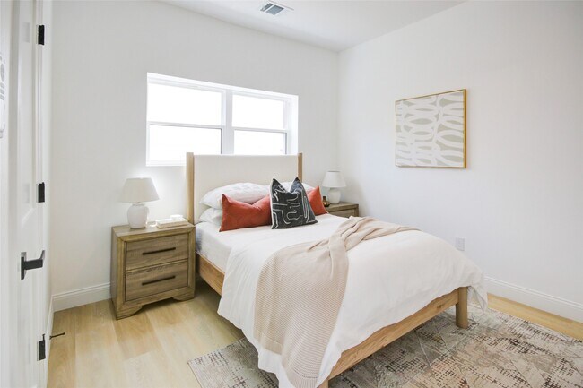 Foto del edificio - 1214 W 24th St