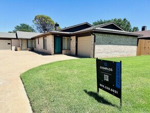 Building Photo - 4424 75th Dr