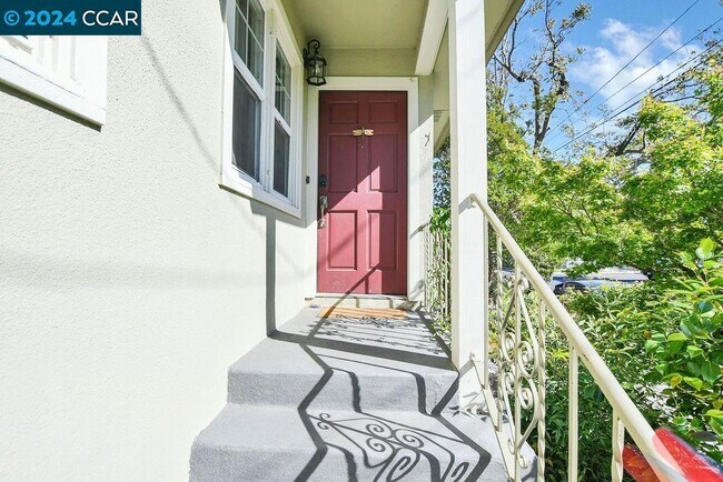 Building Photo - 1425 Estudillo St