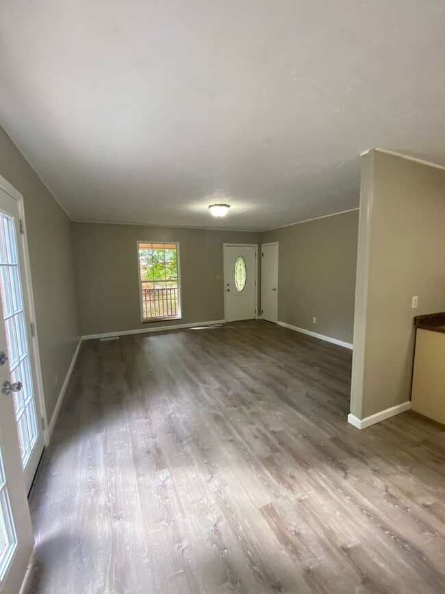 Foto del edificio - 3 bedroom 2 bathroom single-family home