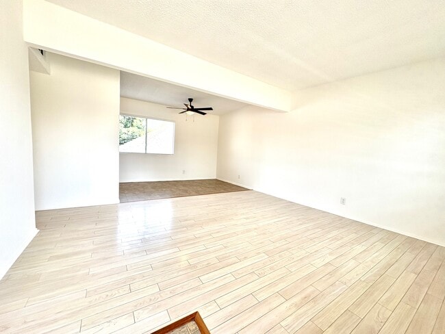 Building Photo - 203 E 53rd St