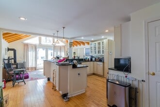 Building Photo - 313 High St