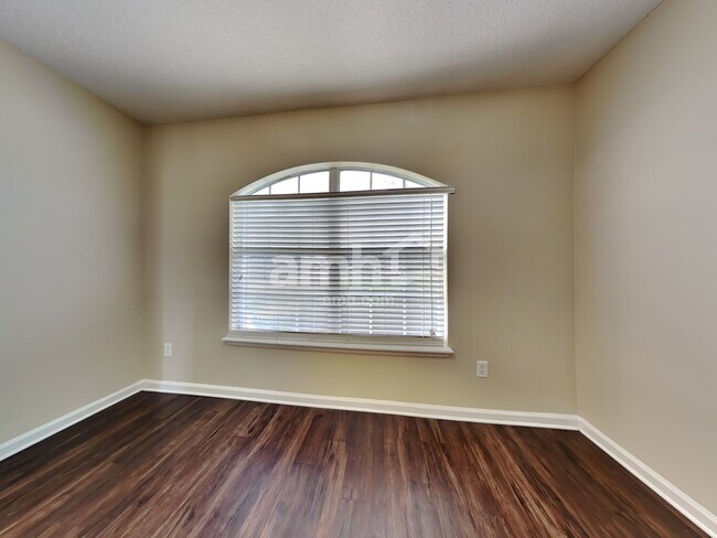 Foto del edificio - 705 Waterlily Way