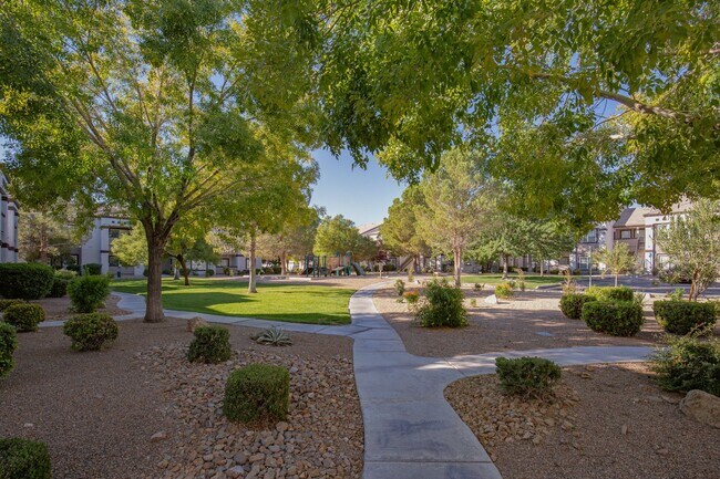 Foto del edificio - 2nd floor unit in upsace SW gated community with pool/spa/exercise room and more