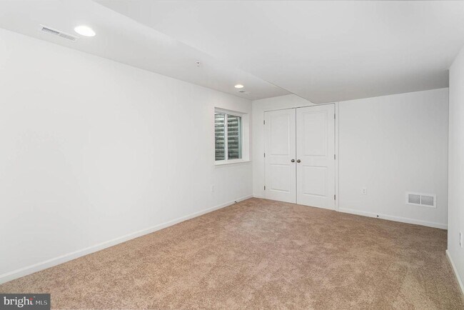 Building Photo - 8143 Kelly Dr