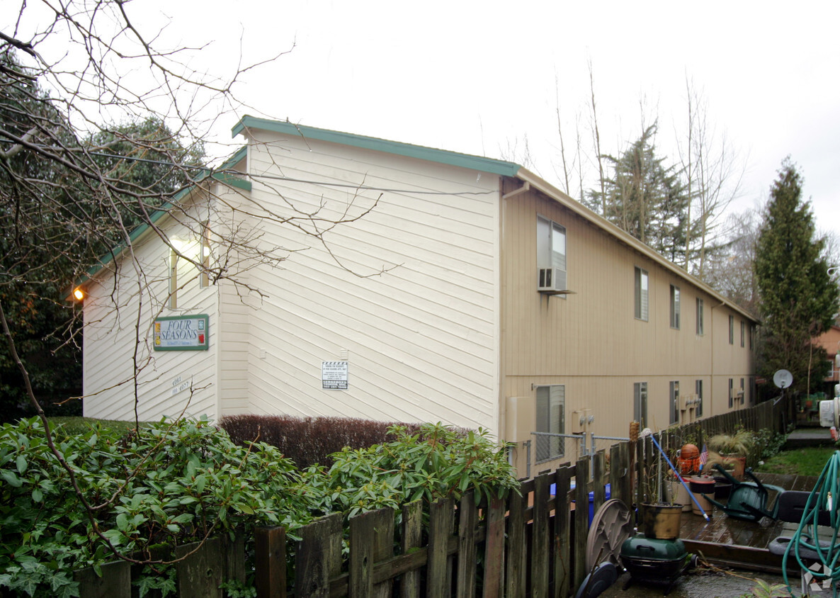 Building Photo - Four Seasons Apartments