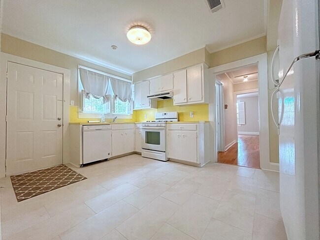 Foto del edificio - 3 Bedroom House 1 Street From the LSU Lake...
