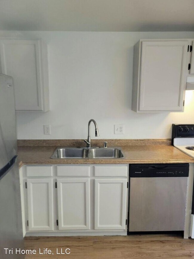 Building Photo - 2 br, 1 bath House - 1161 Rosemary St 101