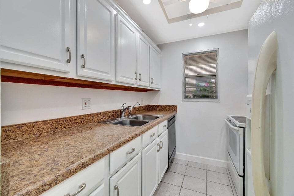 Foto principal - 650 SW 2nd Ave
