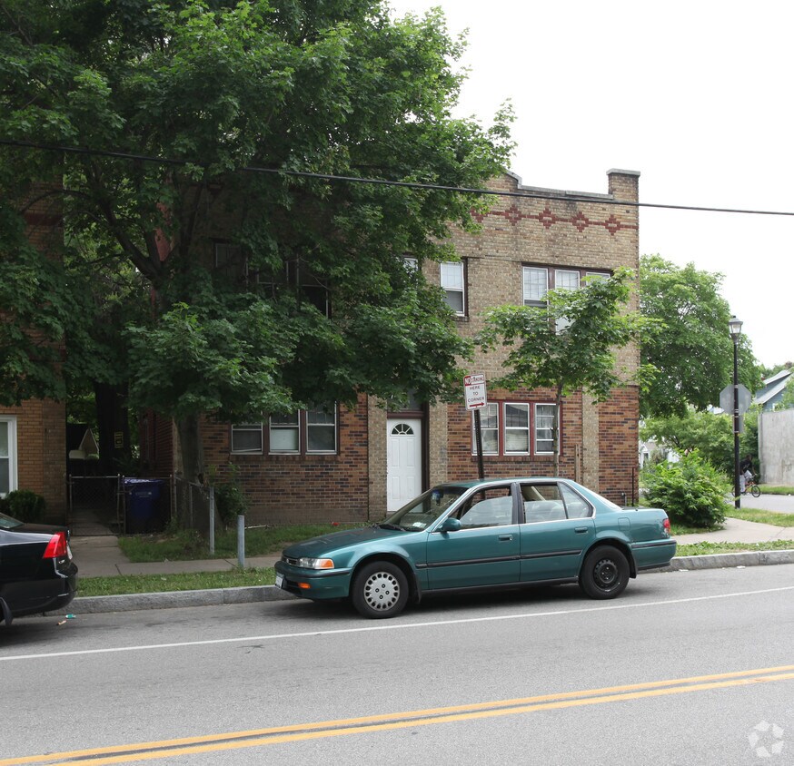 Building Photo - 2167 Clifford Ave