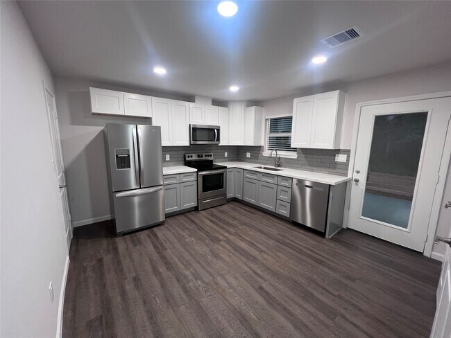 Foto del edificio - 15530 Towerwood Dr