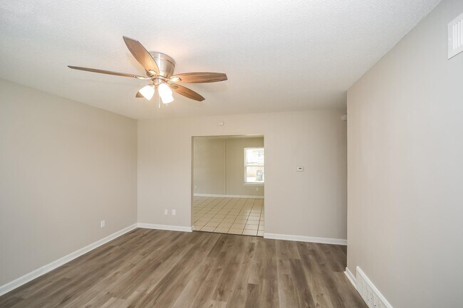 Foto del edificio - 4940 Clearbrook Cove