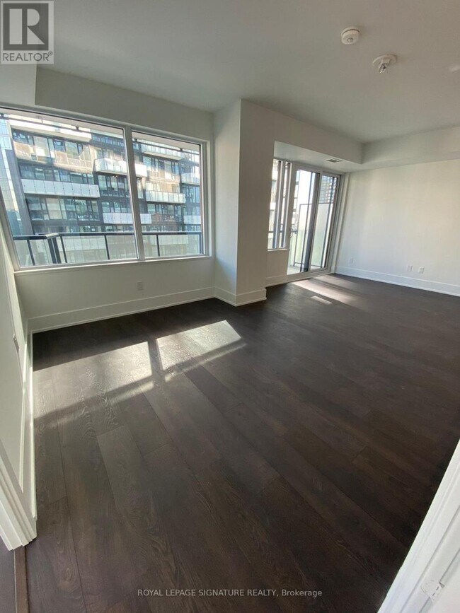 Building Photo - 480 Front St W