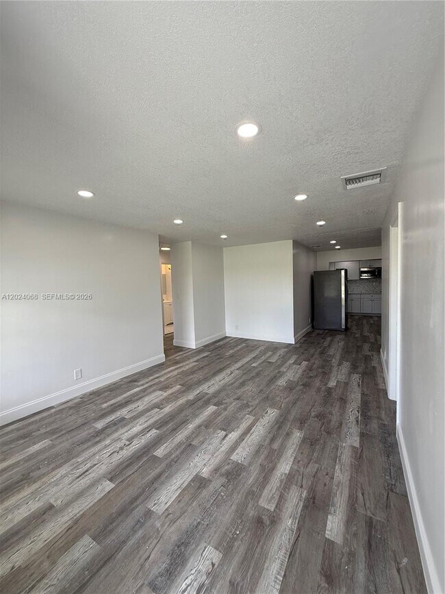 Foto del edificio - 2161 NW 26th Ave