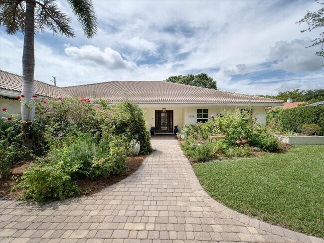 Foto del edificio - 2908 Banyan Blvd Cir NW