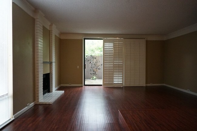 Building Photo - 2280 Woodside Ln